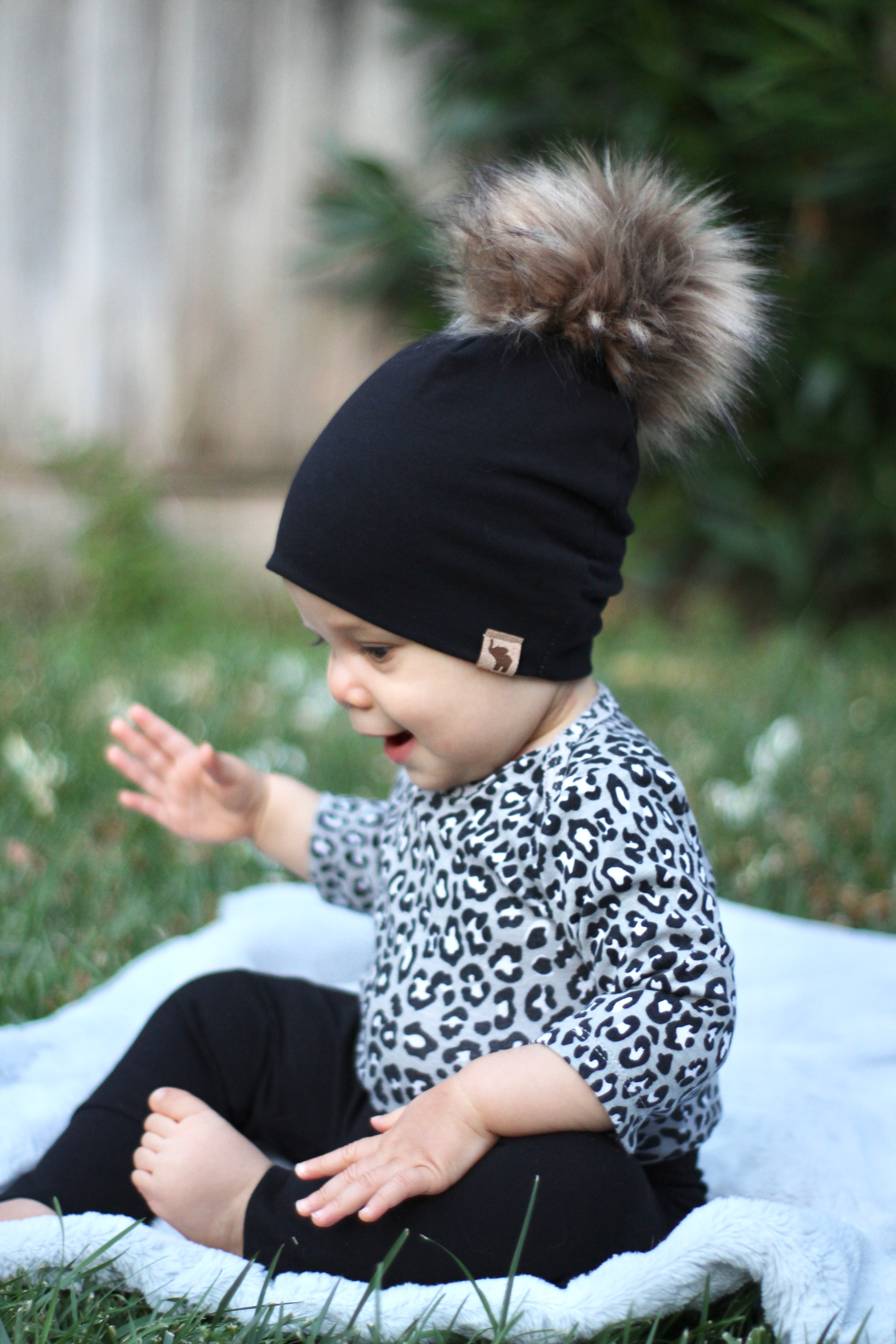 Black pom pom hat clearance baby